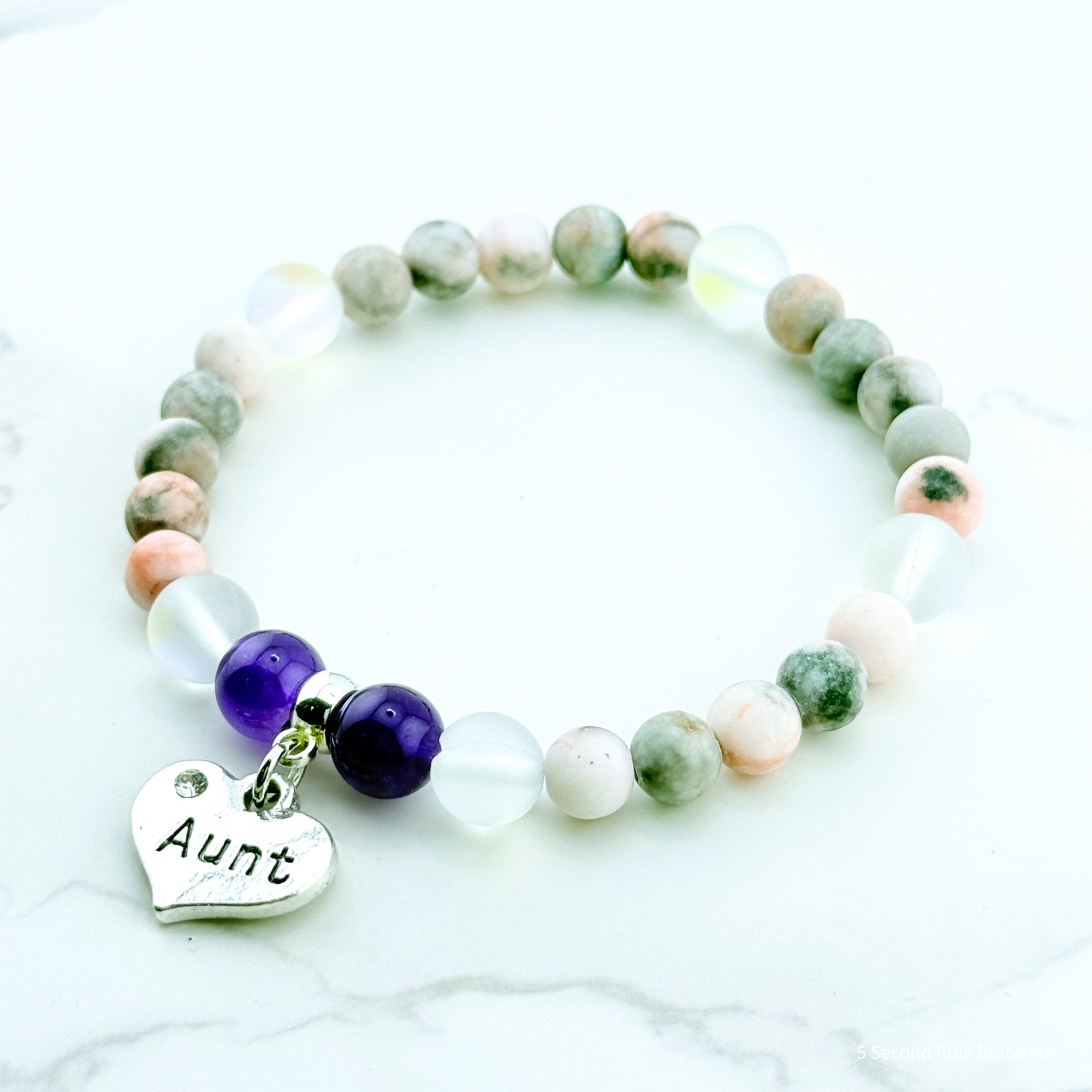 Beaded bracelet with a heart-shaped 'Aunt' charm on a white background